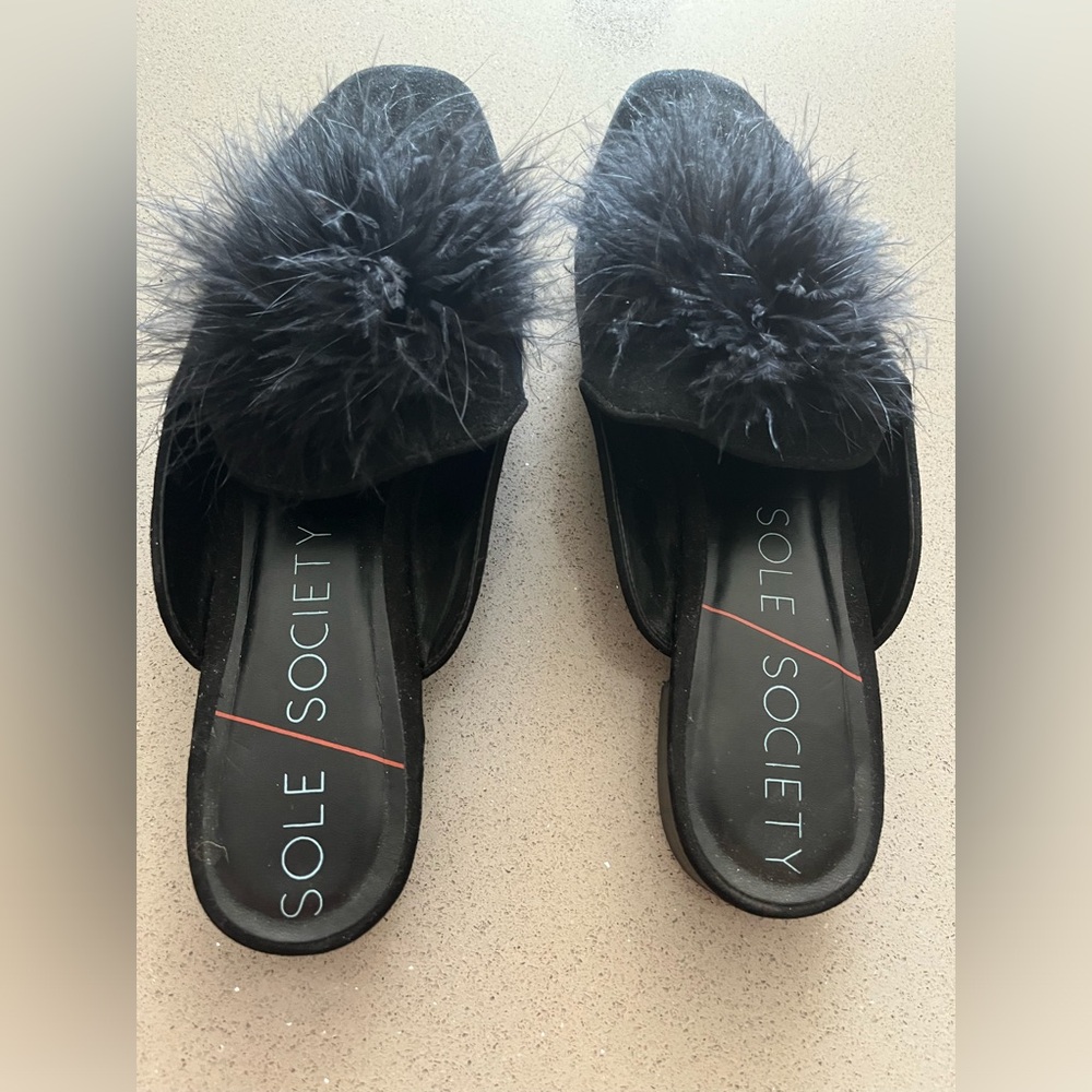Sole Society black leather mules with a cute feather Pom on top. Great condition